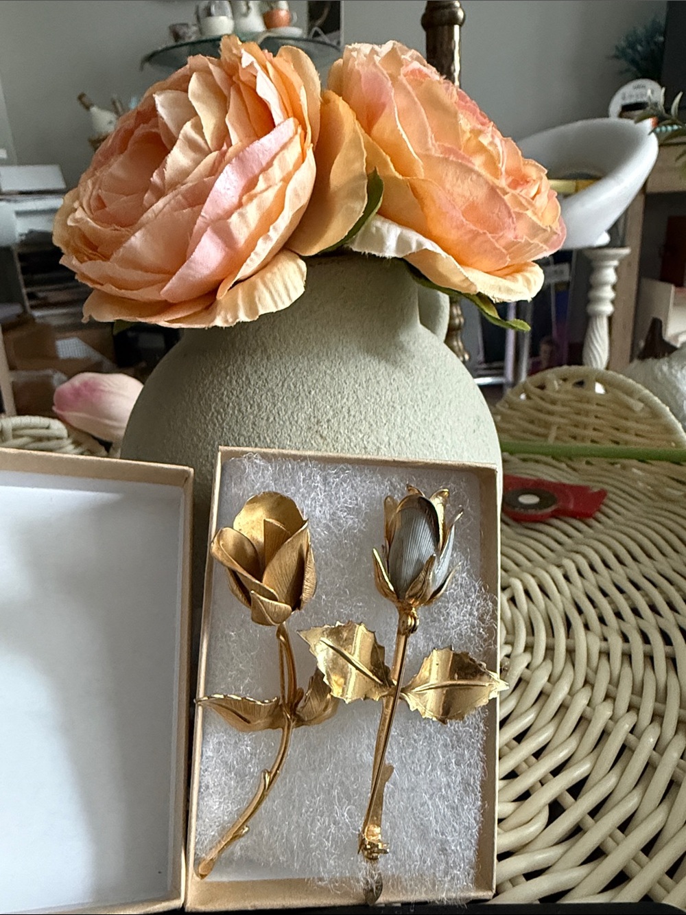 Woman Accents Gold Rose Stem and two tone rose pins Picks